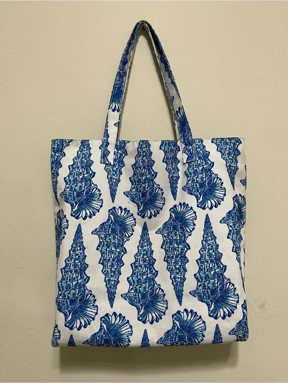 Lilly Pulitzer for Estee Lauder Tote Bag White Turquoise Blue Shell Print Lined